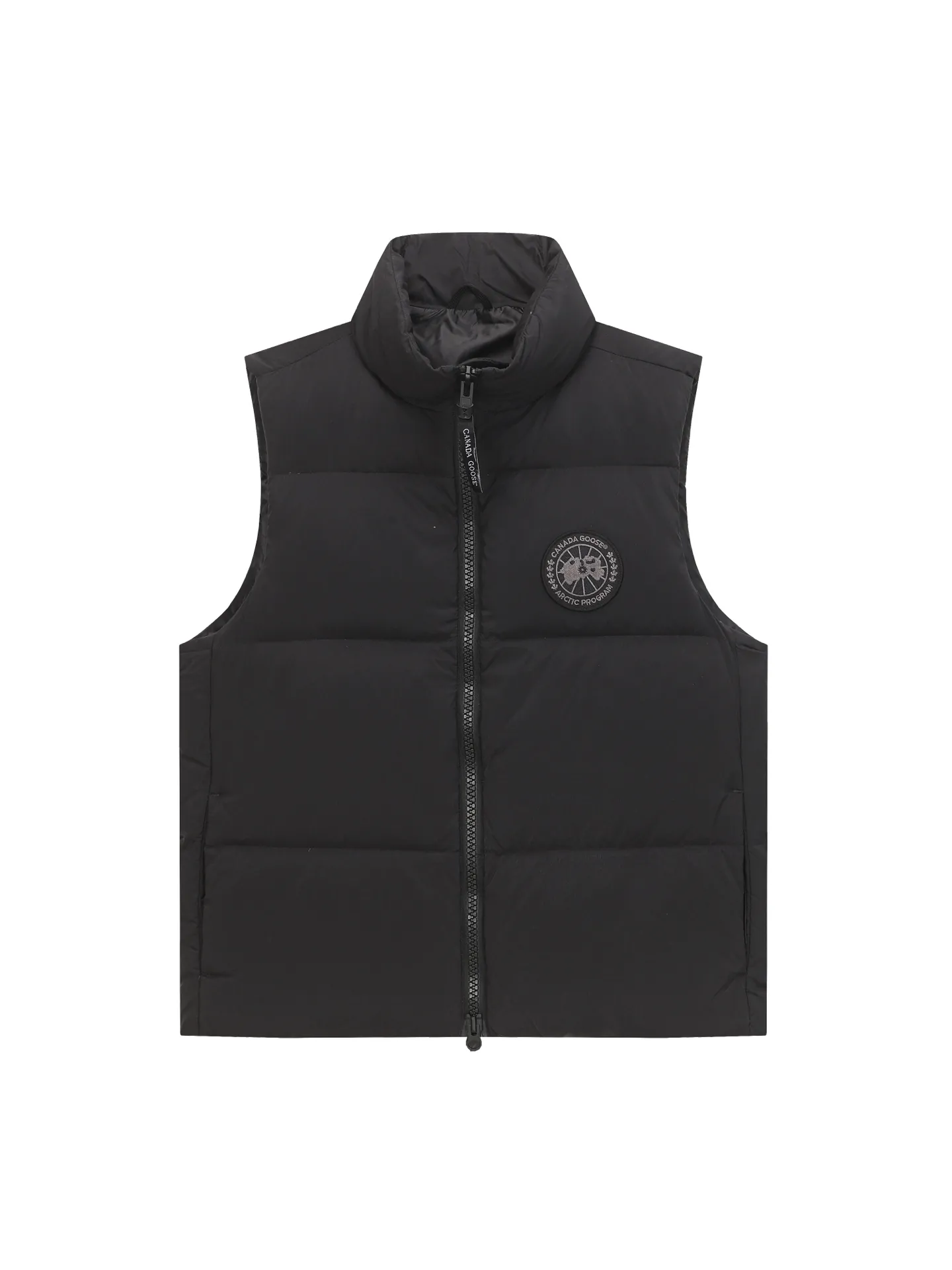 P560 Canada gooes Lawrence down vest (high version) The Lawrence down vest features a durable shell and quilted body, making it a must-have item for all seasons. The fabric has a durable soft touch. Longer hem at back for added protection. Reflective double-stripe grip tape at back. The Lawrence features an engineered down-filled collar to block strong winds, a two-way front zip and a longer rear hem.  Color: black with red label, black with black label, desert color, ocean blue Size: XS-2XL